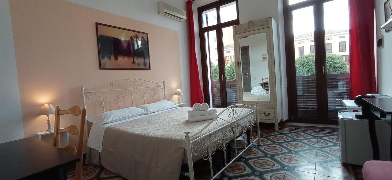 Onlyrooms III - Piazza Jenne 칼리아리 외부 사진