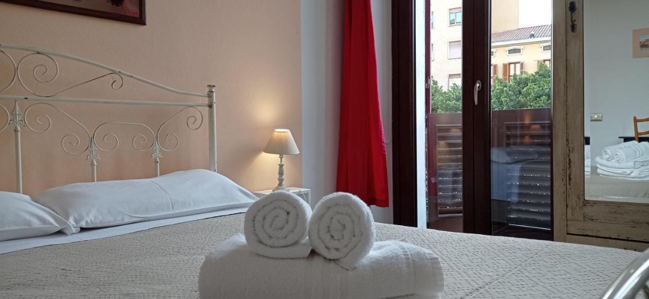 Onlyrooms III - Piazza Jenne 칼리아리 외부 사진