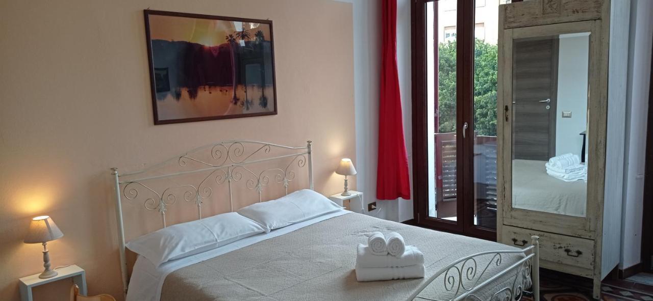 Onlyrooms III - Piazza Jenne 칼리아리 외부 사진